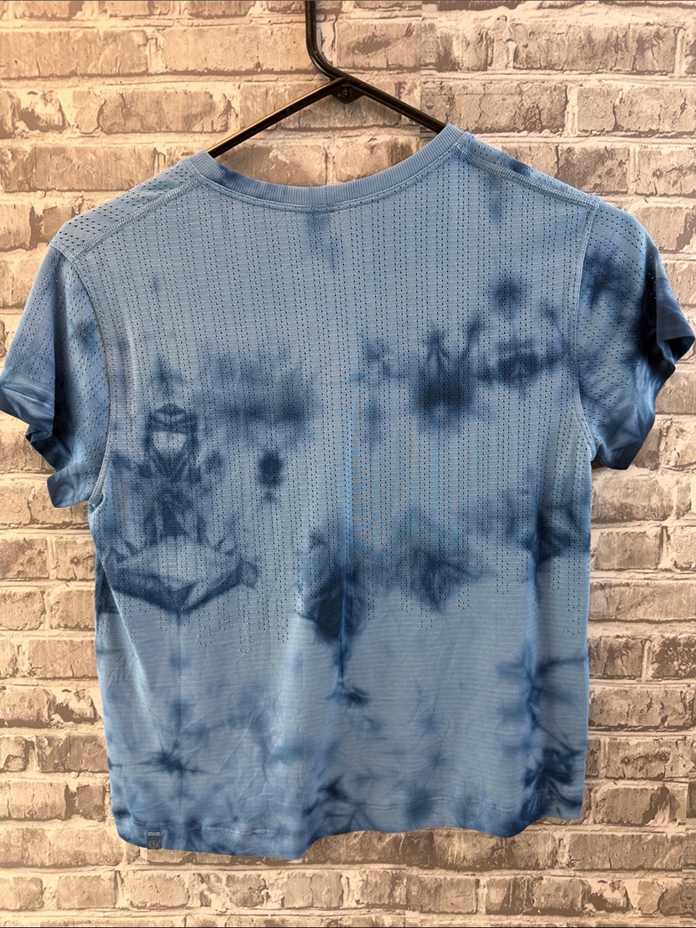 Lululemon Light Blue Tie-Dye Short Sleeve Tee